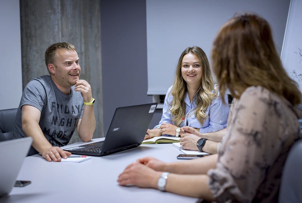 Закрытая комната для переговоров на Подоле