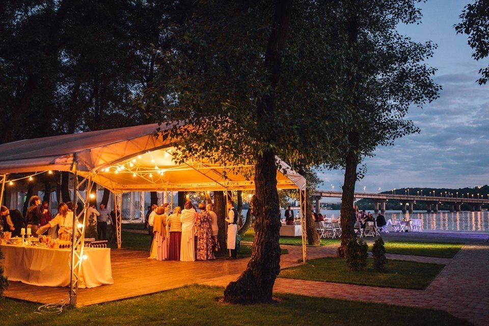 Открытая площадка на берегу Днепра