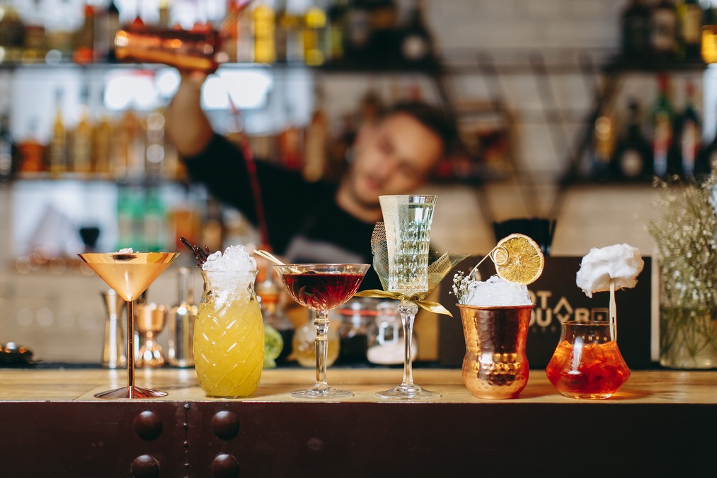 Стильний лофт It's NOT the LOUVR gallery bar