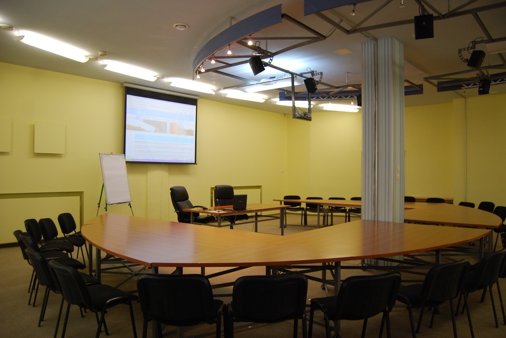 Місткий конференц-зал