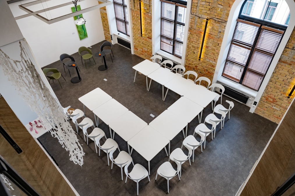 Сучасна зала для подій в історичному центрі Києва