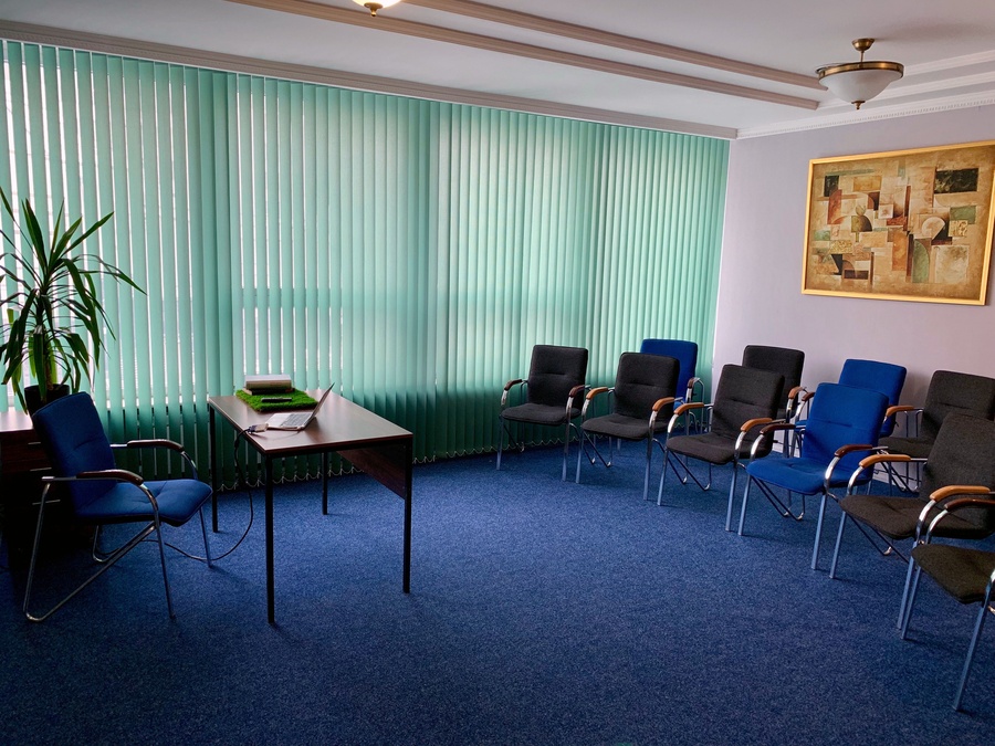 KWINS hall - стильний освітній простір