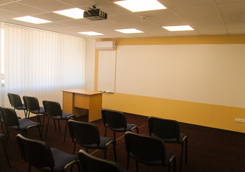 Светлый конференц-зал для успешного мероприятия