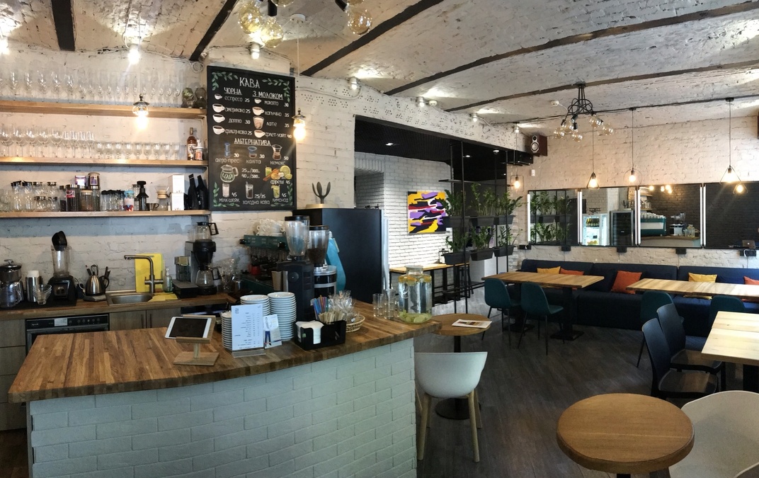 Event-HUB з лаундж-зоною і літньою терасою