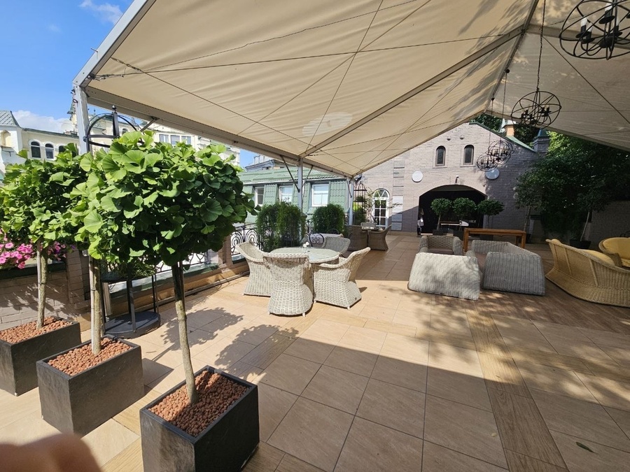 Конференц-зала та тераса "Воздвиженська"