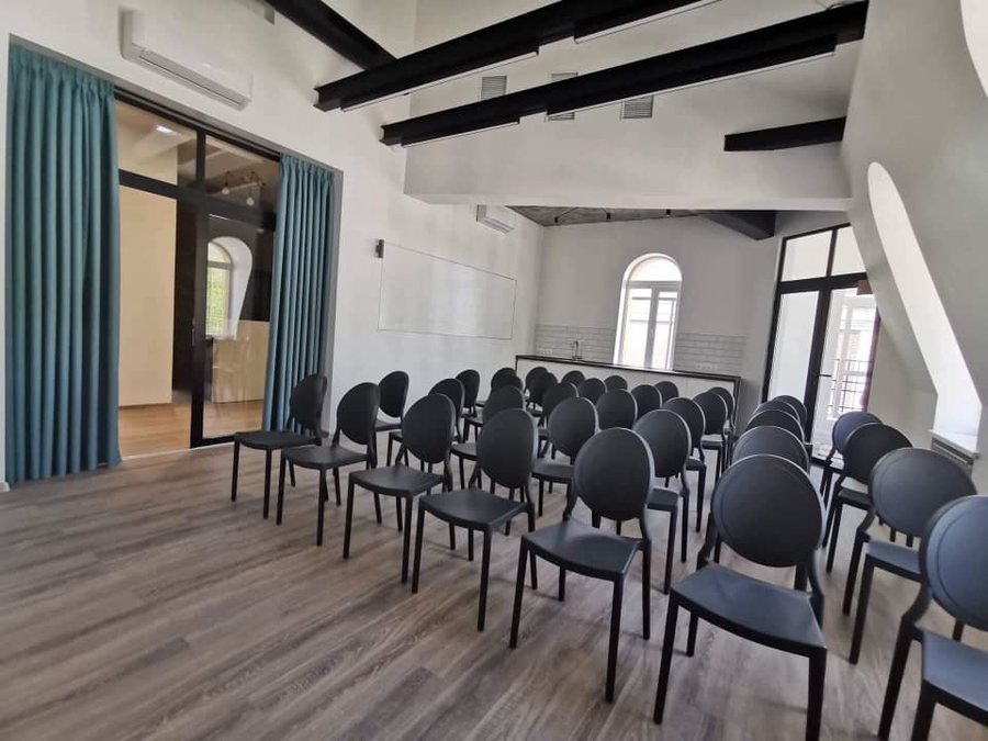 Новий сучасний зал на Воздвиженці