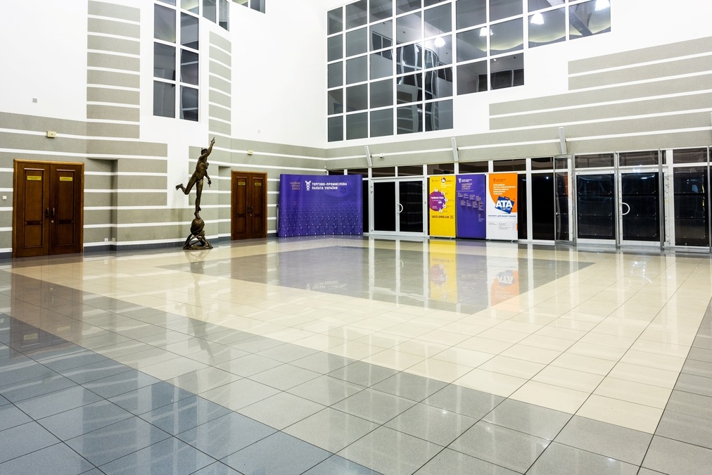 Зал Coliseum в конференц-центрі Chamber Plaza