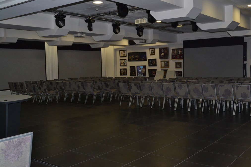 Универсальная експо локация на Олимпийской