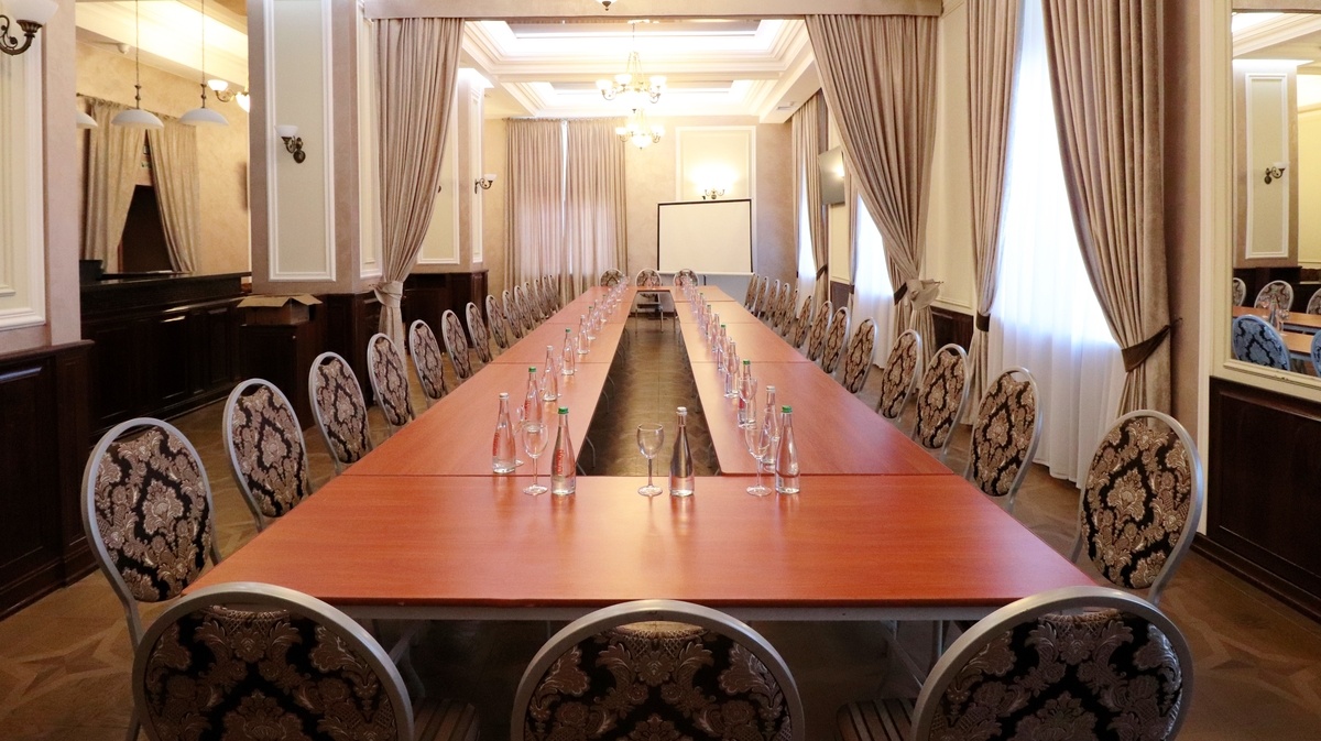 Конференц-зал в Готелі "Україна" з укриттям