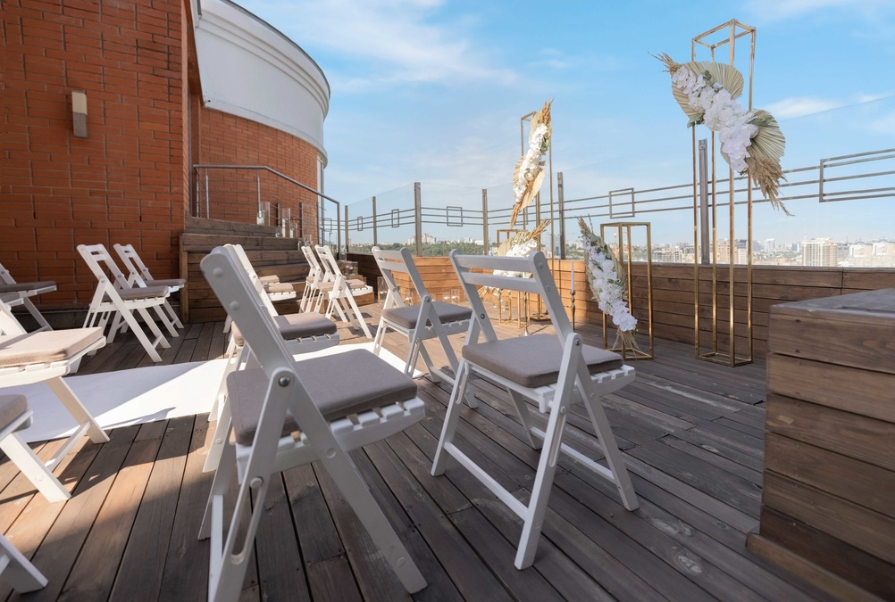 Велика Тераса на 21 поверсі з видом на Печерськ