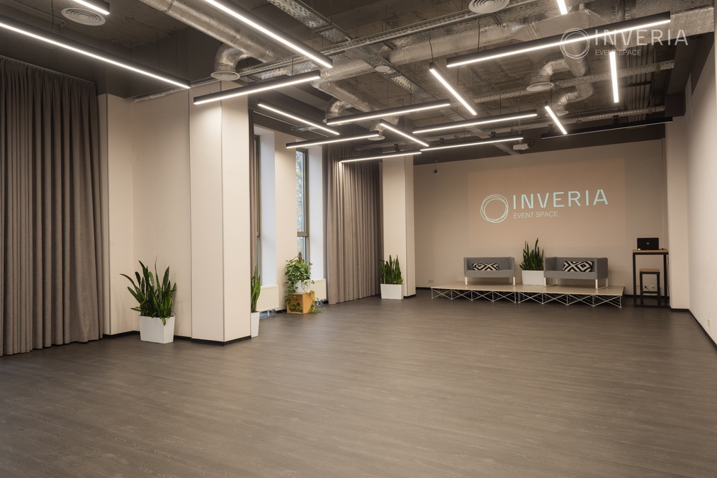 WEST зал для командної роботи