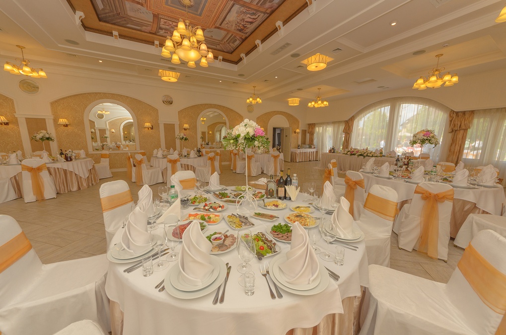 Роскошный банкетный зал «ВЕРСАЛЬ»