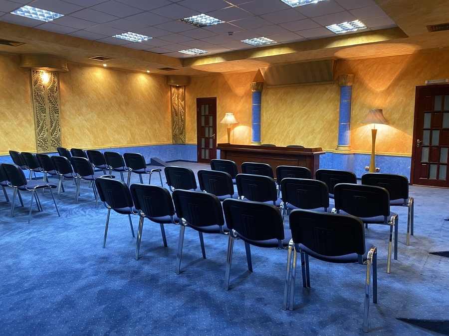 Конференц-зал на Дніпрі від готелю "Faraon"