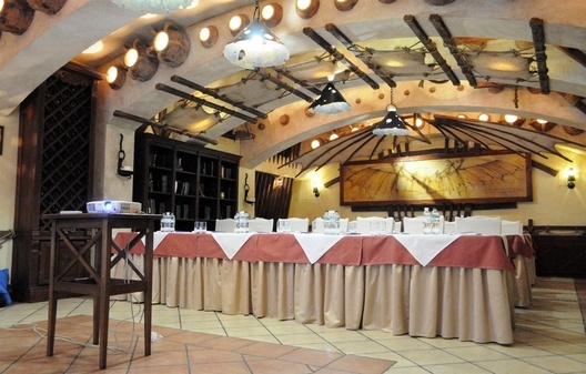 Самобытный банкетный зал 