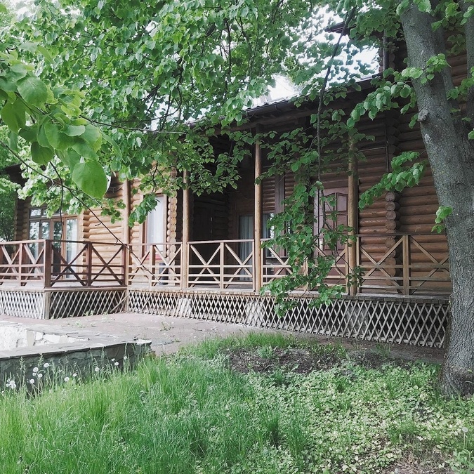 Локація біля озера з можливістю проживання