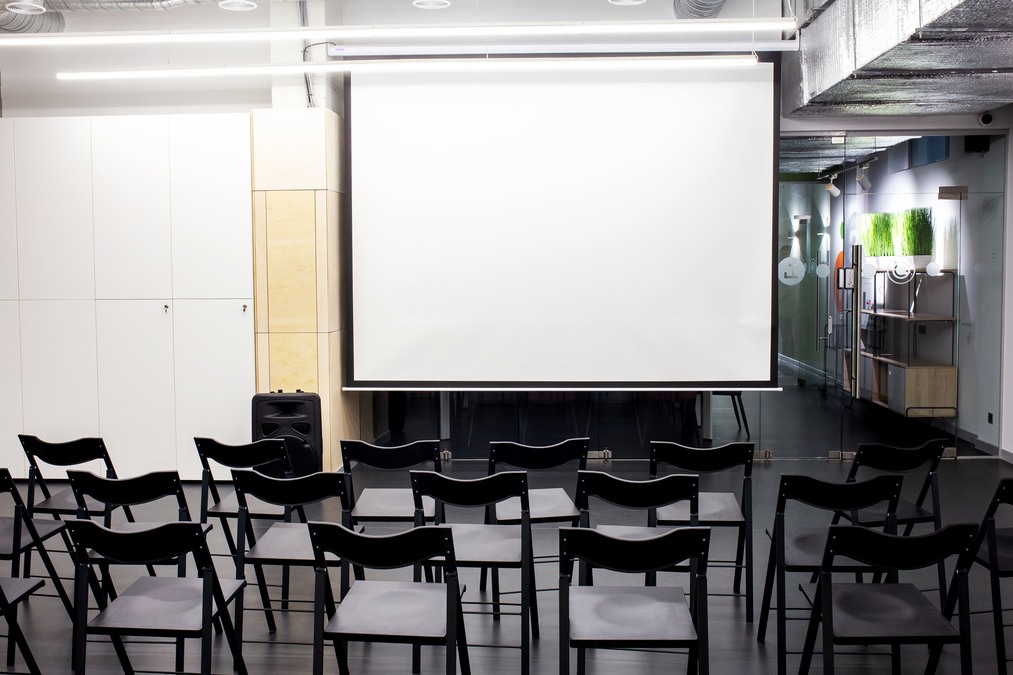 Конференц-зал в коворкінгу "SoftWork"