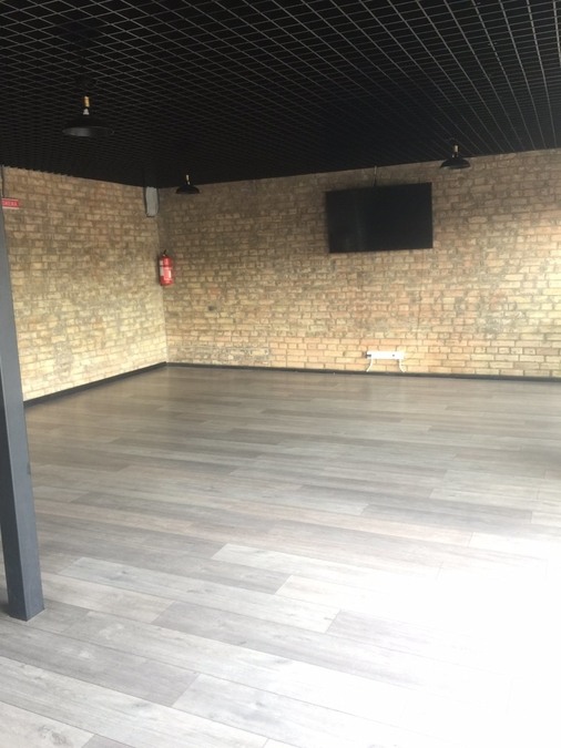 Зал лофт для конференції, переговорів