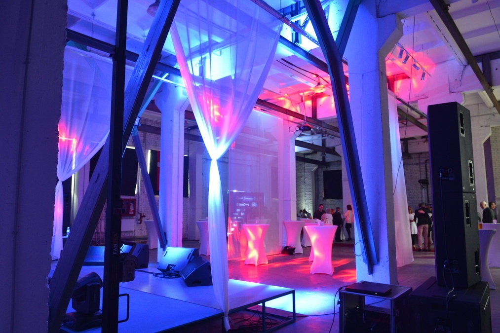 Просторный лофт для различных мероприятий от IZONE