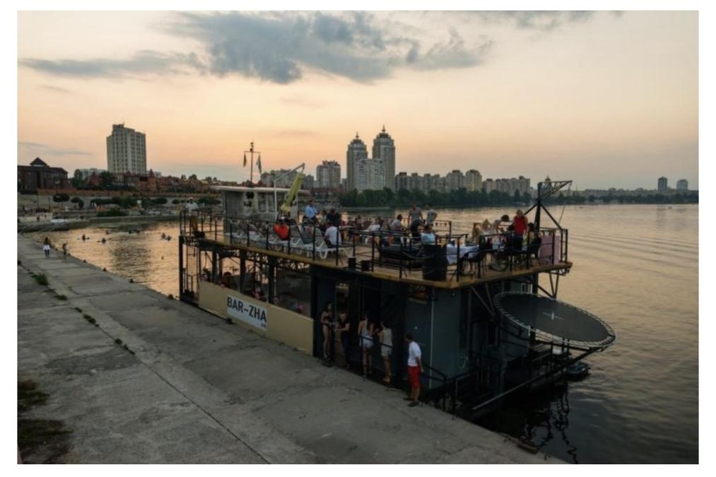 Івент-майданчик на теплоході BARZHA
