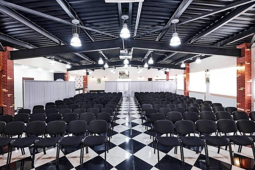 Современный конференц-зал в стиле лофт