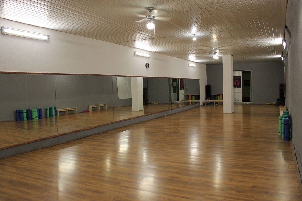 Зал для занять танцями або фітнесом