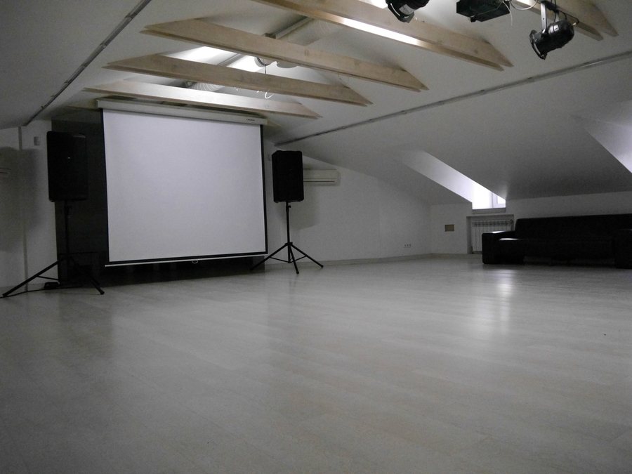 Супер стильна мансарда в арт-центрі