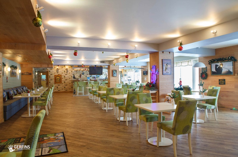 Світлий ресторан "Гольфіст"