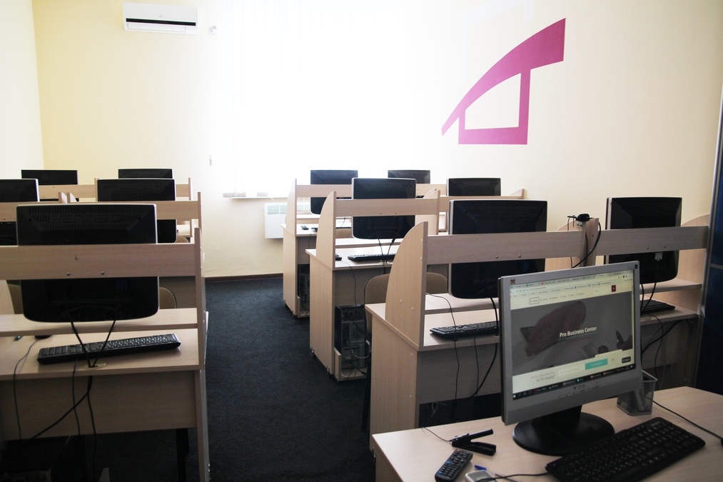 Оснащенный компьютерный зал 