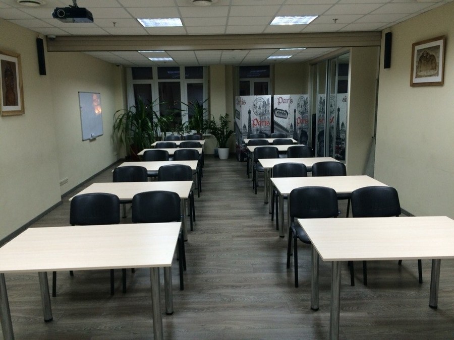 Зал для проведення заходів на Осокорках