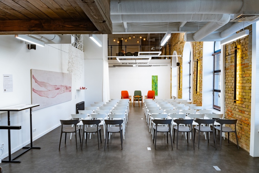 Сучасна зала для подій в історичному центрі Києва