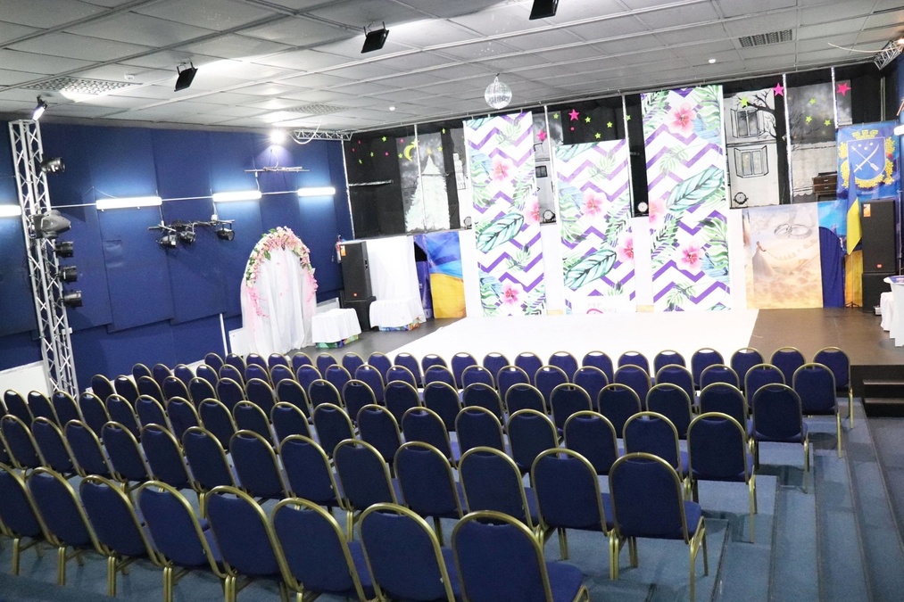 Ефектний зал для виступів