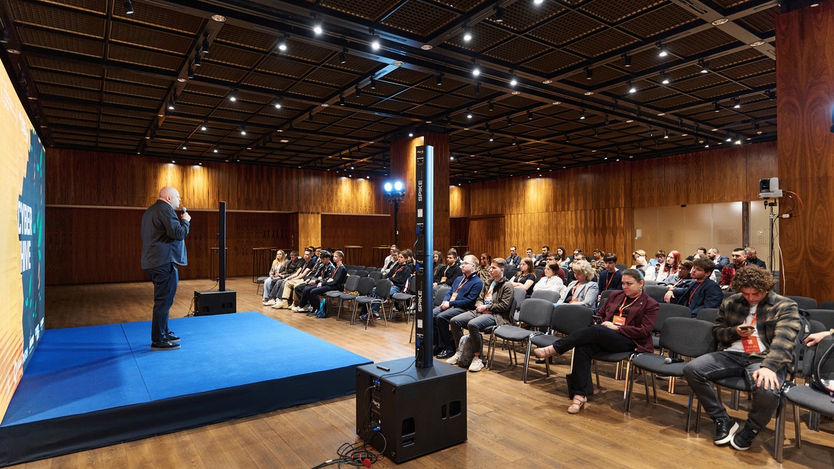 Мала виставкова зала | Parkovy