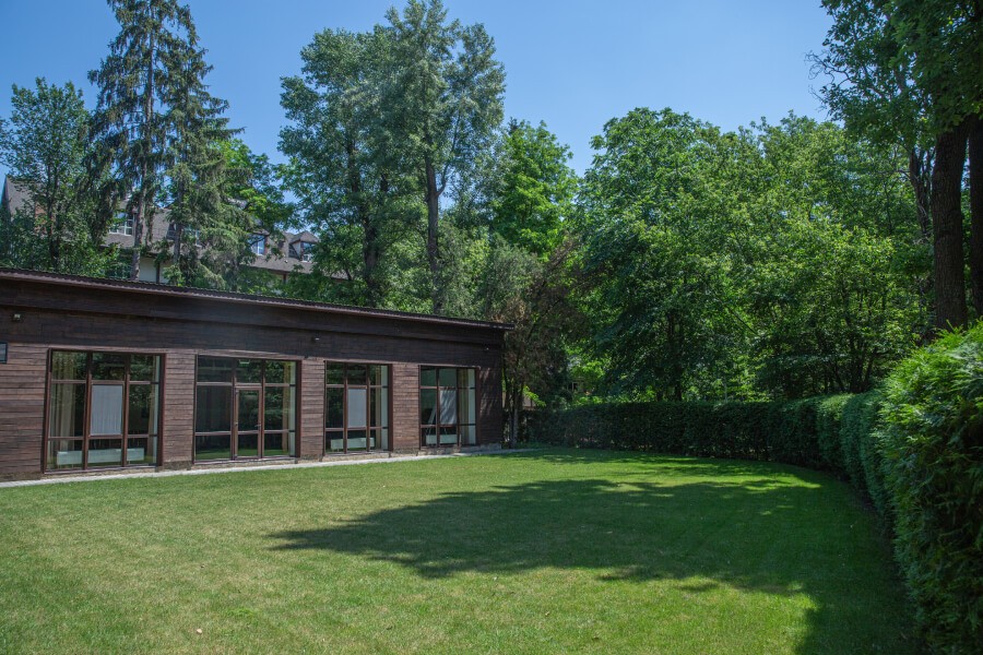 Конференц-зал "Голосієво" в парковій зоні