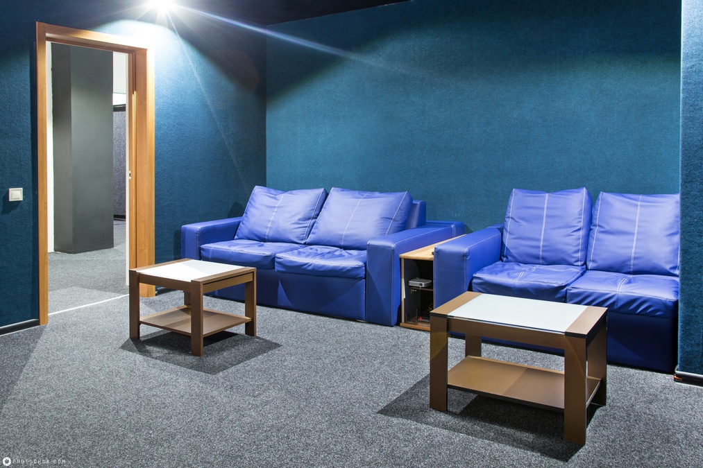 Невеликий зал для відпочинку Indigo