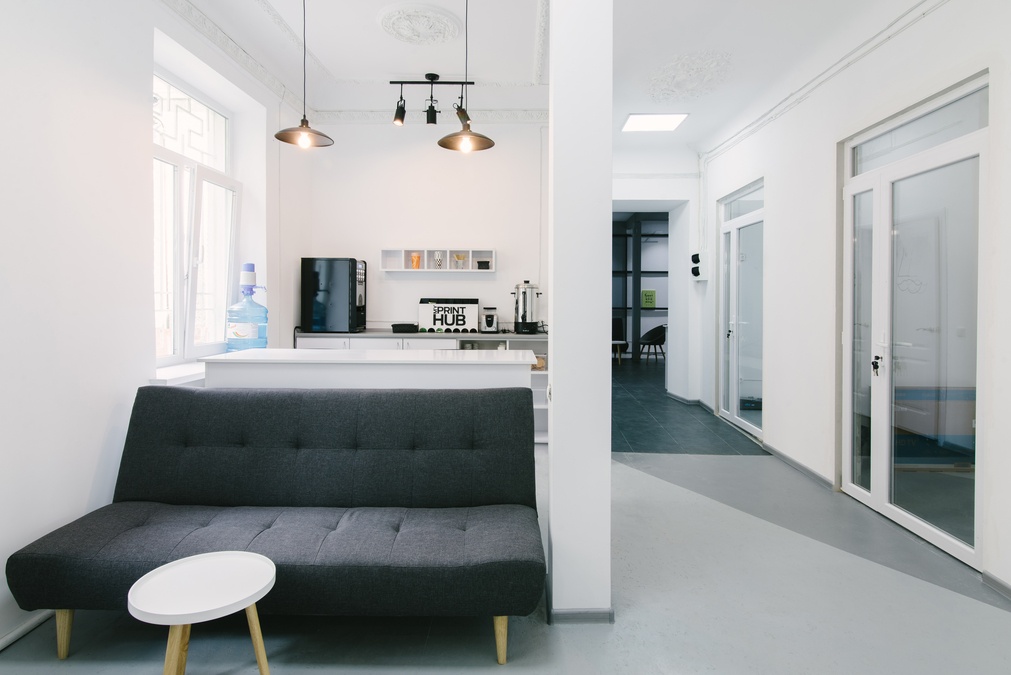 Уютный лофт в белых тонах