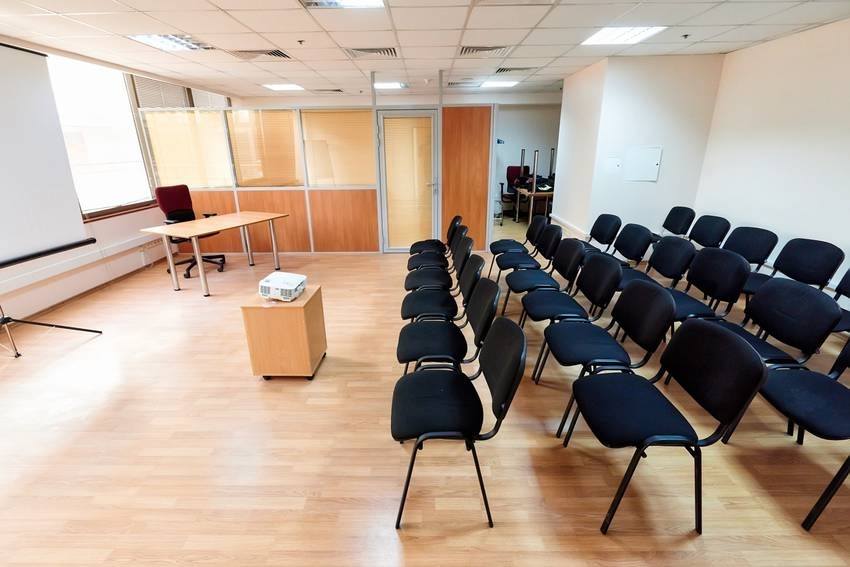 Конференц-зал в светлых тонах на Театральной