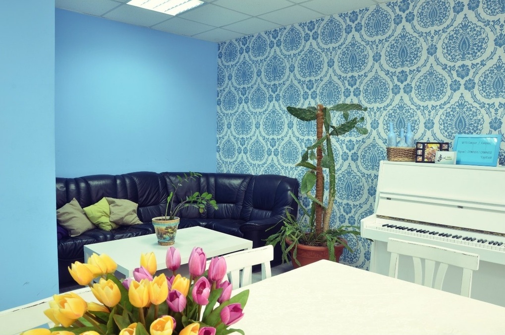 Красивая светлая студия "Гостиная"