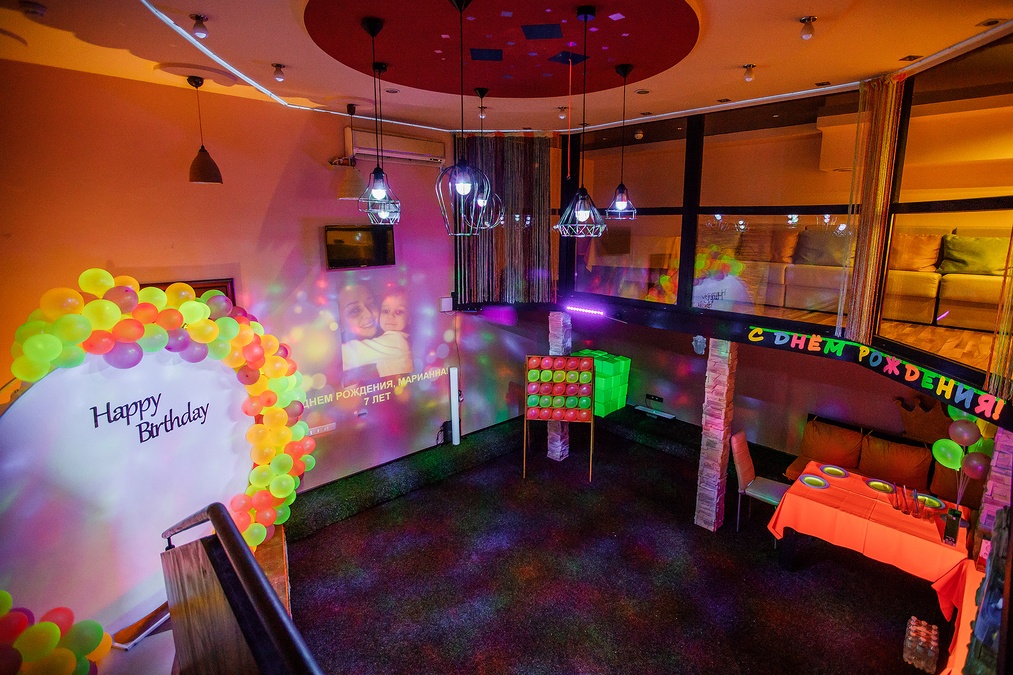 Стильна локація ObolonPartyRoom для вашого свята 