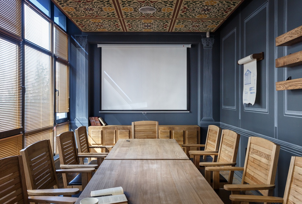 Изысканный зал для бизнес встреч "Библиотека"