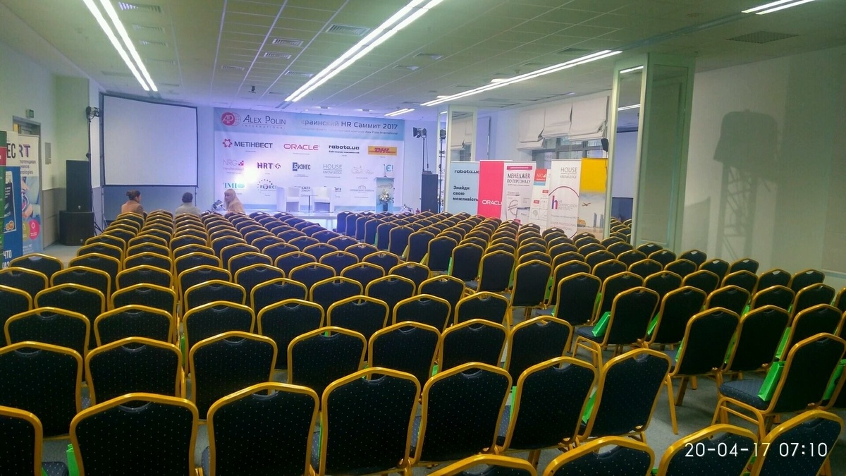 Современный конференц-зал в бизнес центре класса А