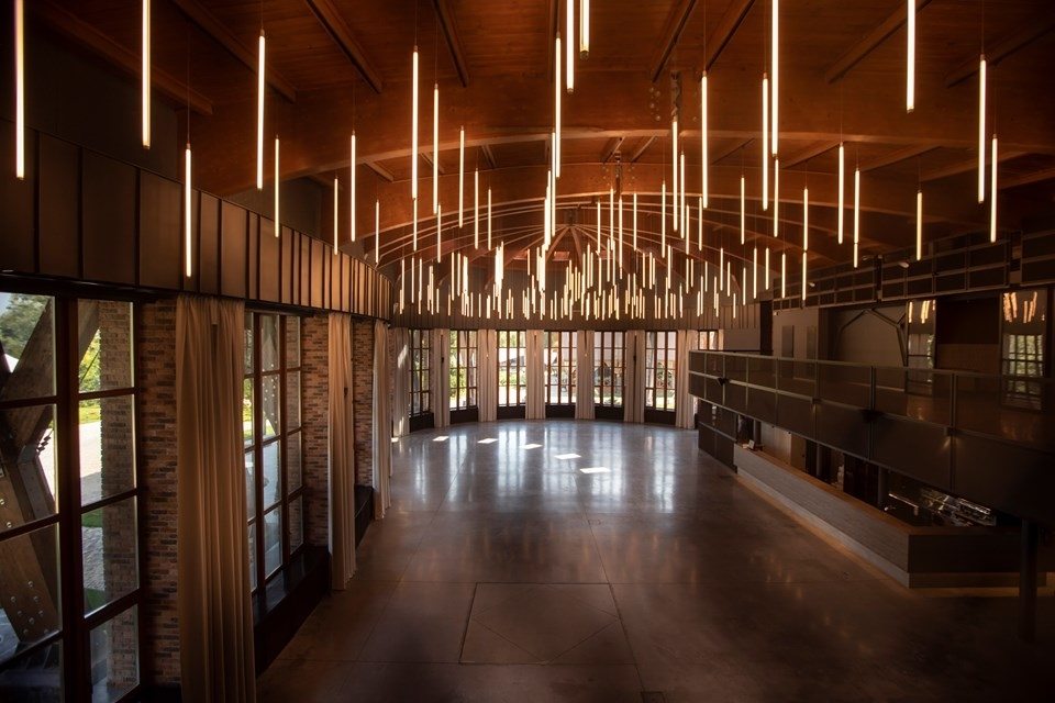 Mayachok Event Hall - Витражный зал