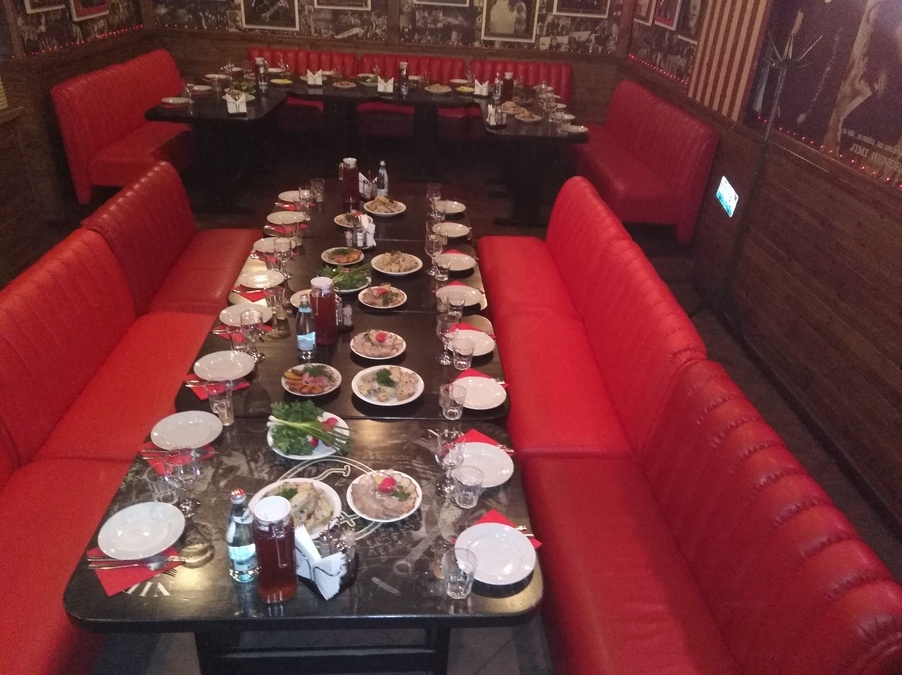 NIRVANA PUB  - зал в стиле  рок-н-ролл