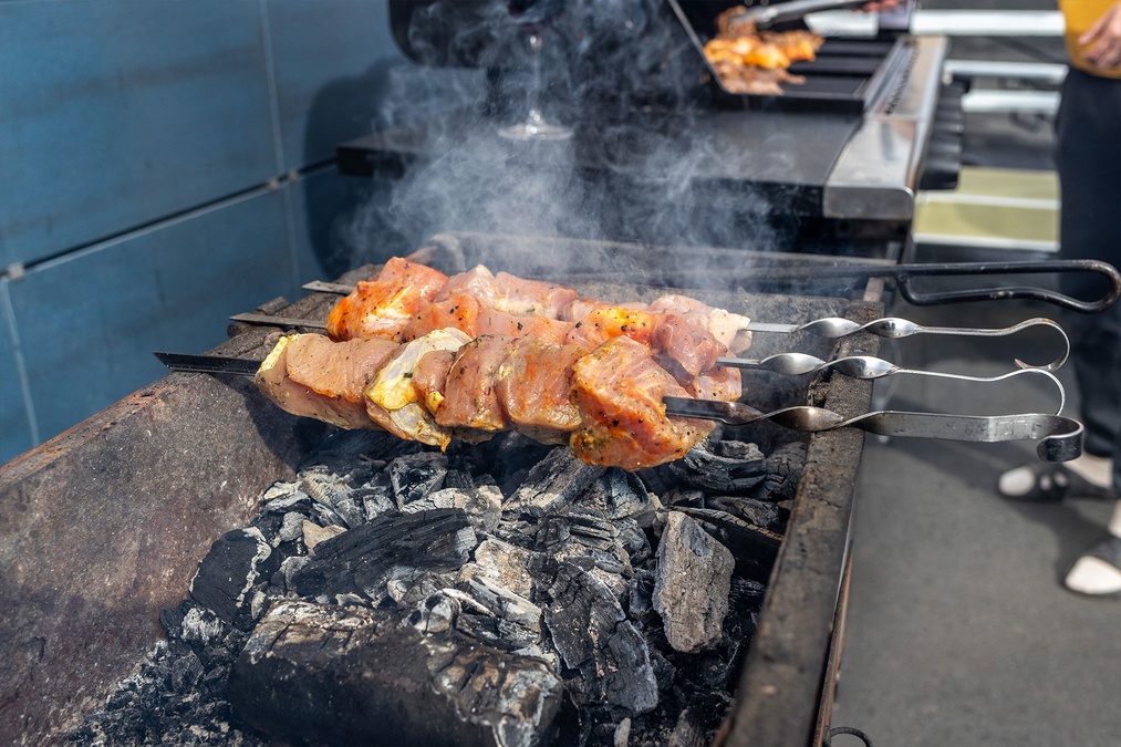 Двоярусний простір з терасою та краєвидом