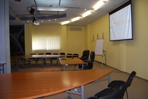 Місткий конференц-зал