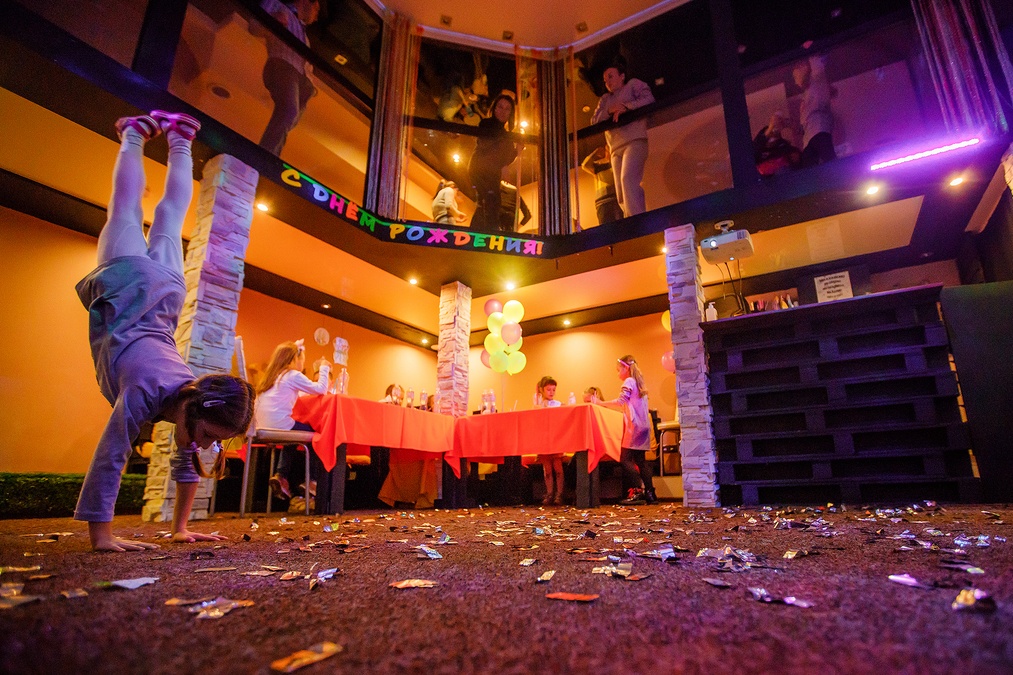 Стильна локація ObolonPartyRoom для вашого свята 