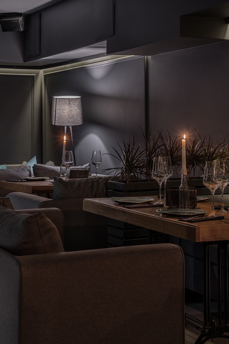 Таємний лаунж бар в центрі міста з трьома залами 