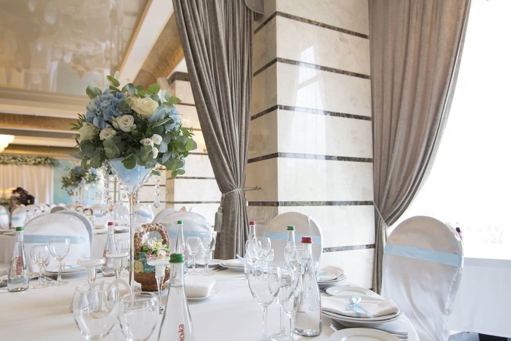 Панорамний ресторан в готелі в центрі Києва 