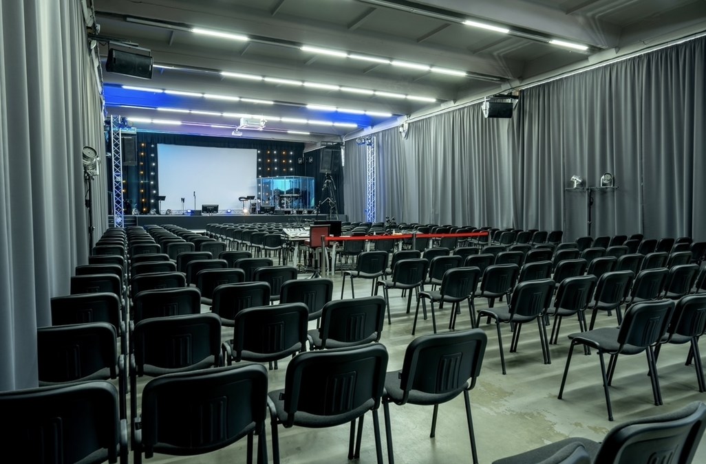 Великий зал «Місто» біля м.Почайна