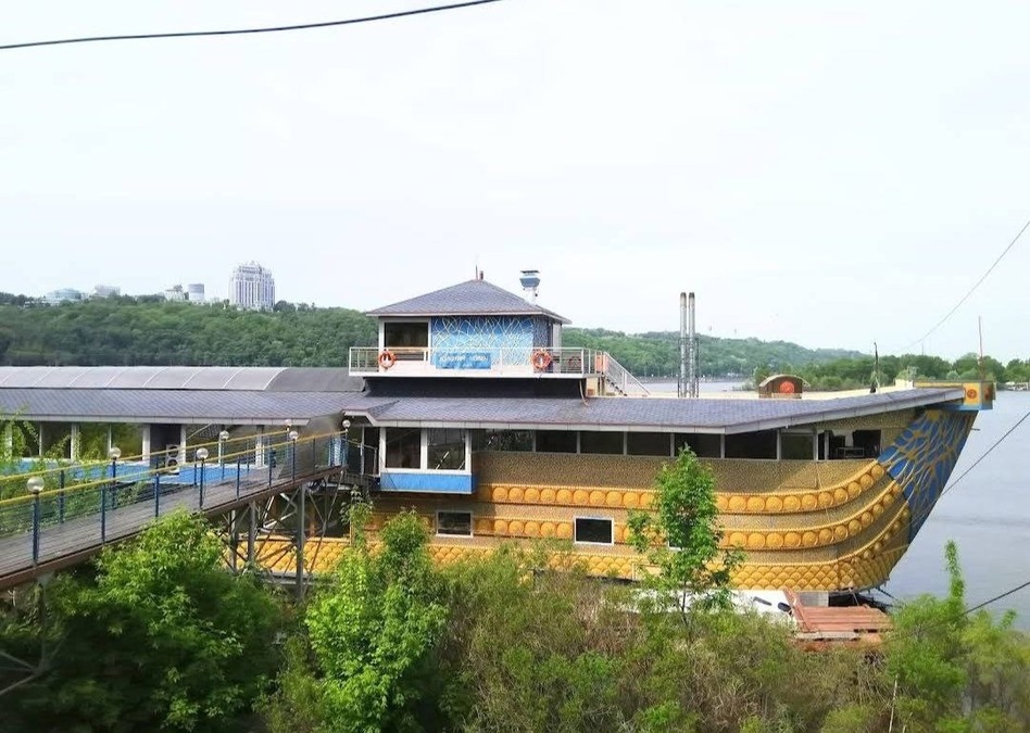 Зала Golden Ship