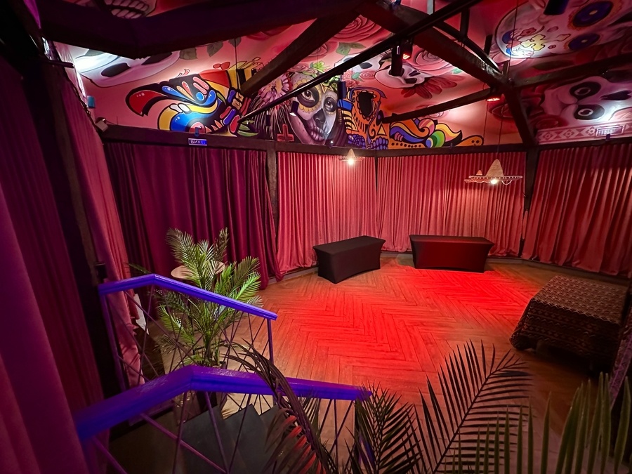 Зал TEXAS від STAGE